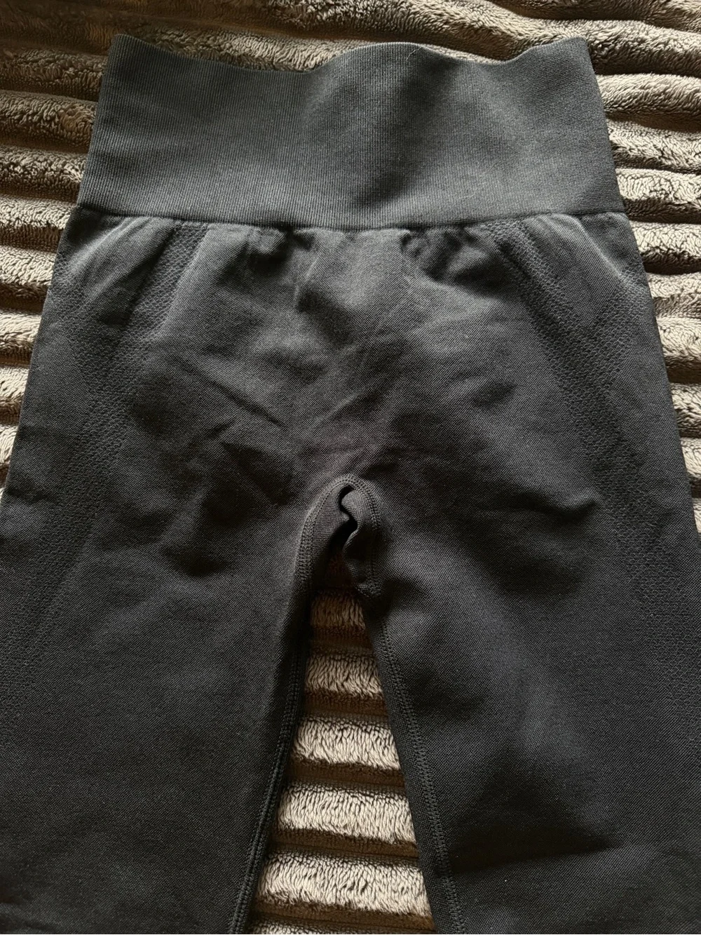 HALARA Black High-Rise Seamless Leggings with Butt Scrunch - Picture 5 of 8